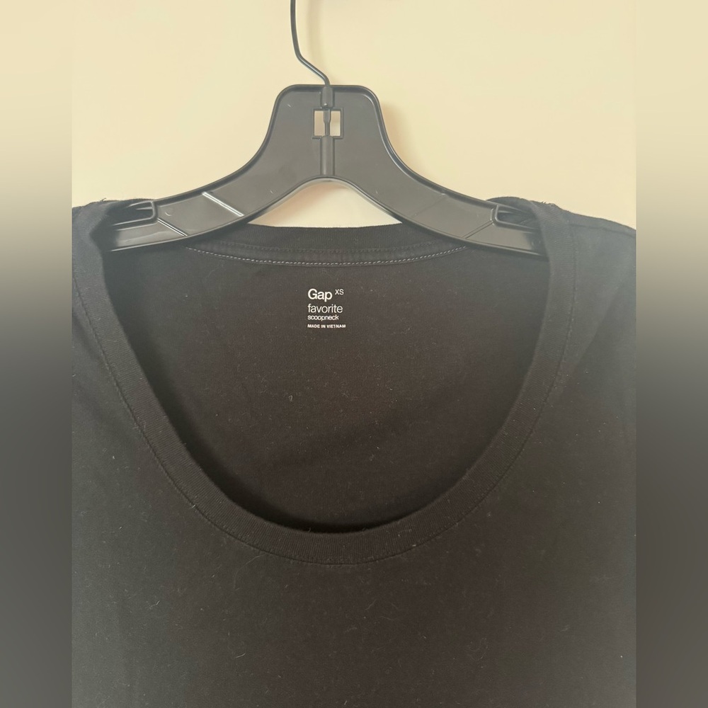 Gap cotton black, scoop neck tshirt, worn once, size XS - Picture 2 of 5